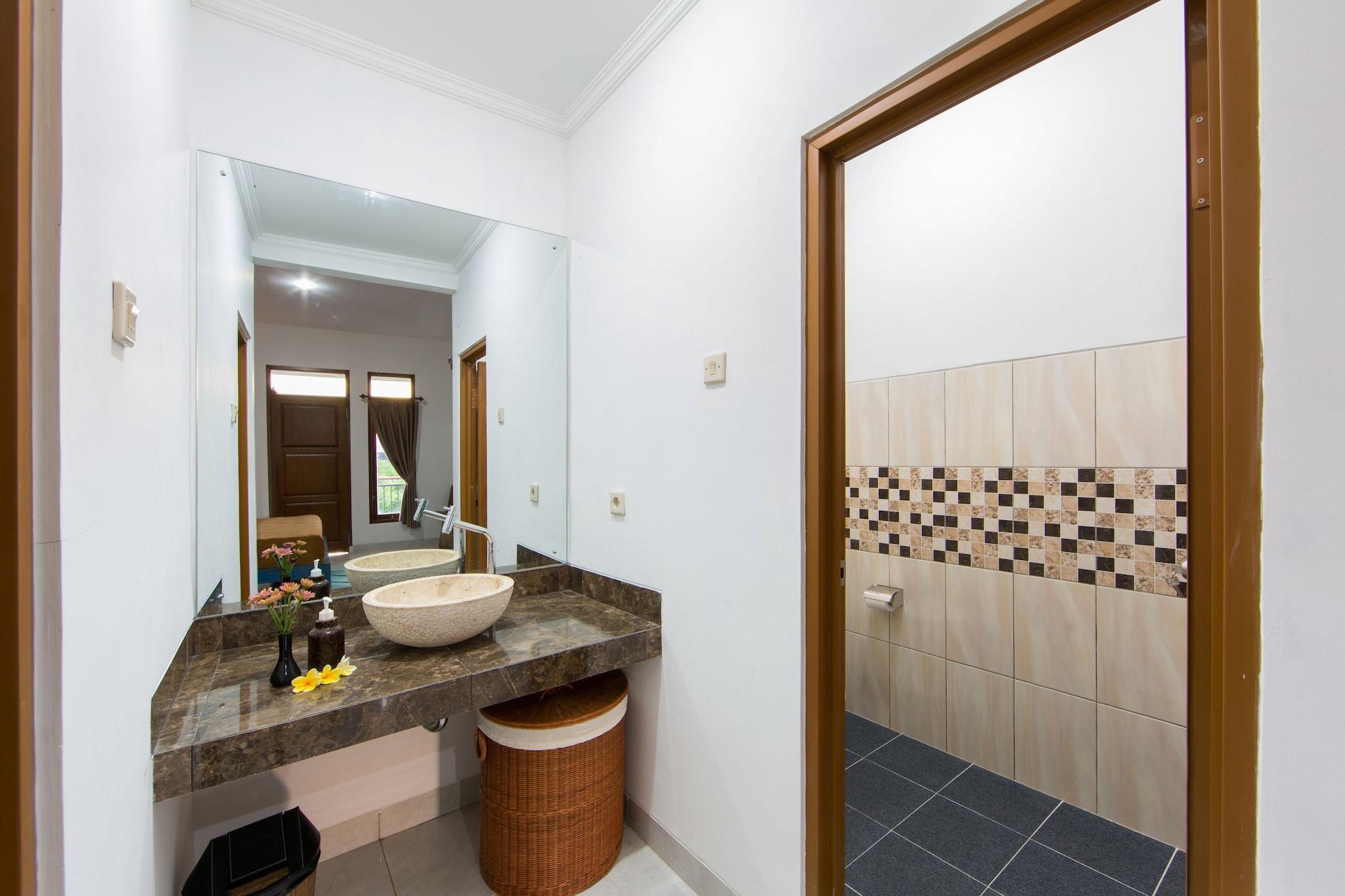Bening House And Spa Seminyak Esterno foto